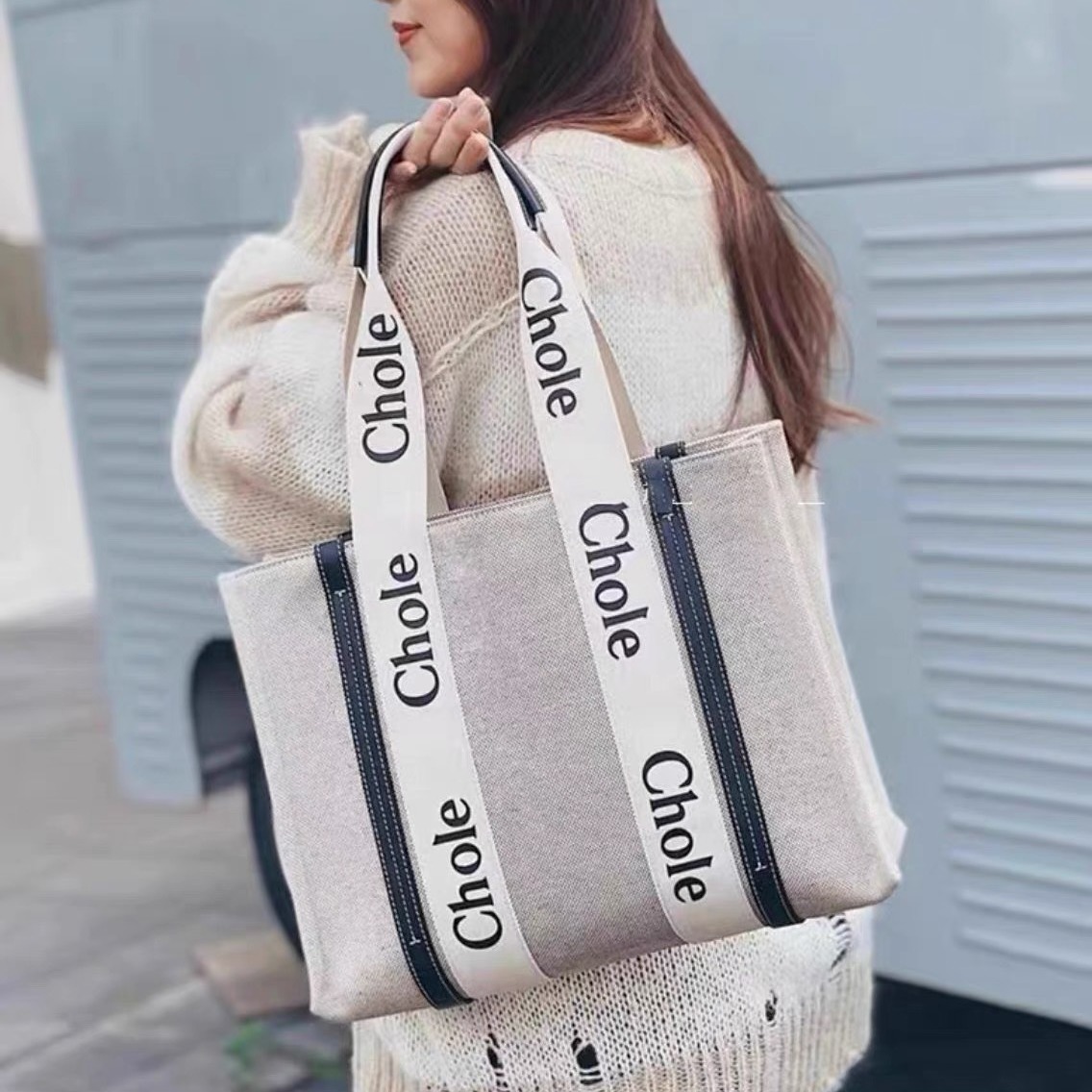 new Felt tote mommy handbag, large - capacity shopping bag stylish and casual single - shoulder and cross - body bag, large - capacity for commuting