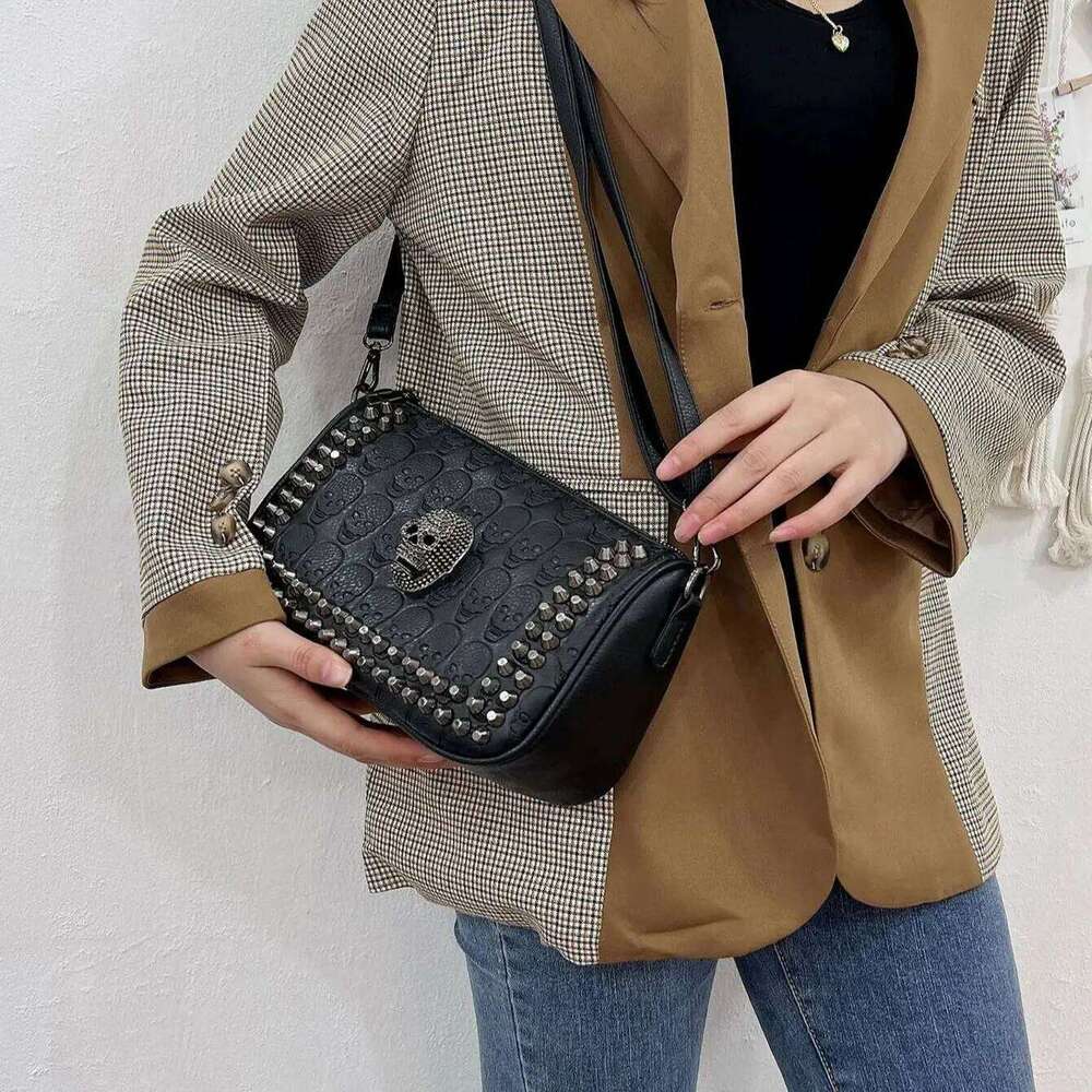 (Halloween) 2024 new Y2K street motorcycle punk wind rivet black skull shoulder messenger bag