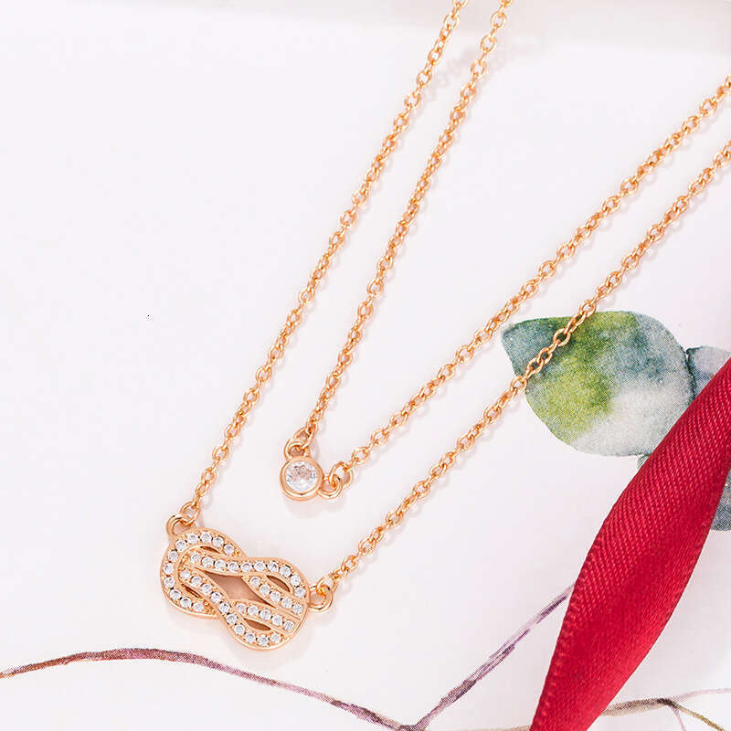 Fashion Horsebit Double Layer Necklace for Women High-end Design Sense Niche Light Personality Force10 Inlaid Dia Collarbone Chain