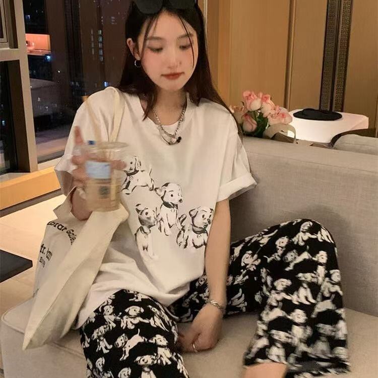 Chic Lightweight Shortsleeves for Female Comfort During Warm Season