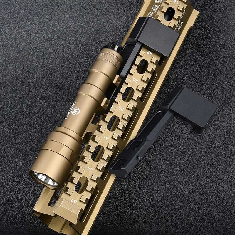 Tactical M600 Flashlight M600U LED Spotlight With 45 ° Offset Adaptive Light Mounting Metal Base For 20MM Picatinny Rail XJ250728