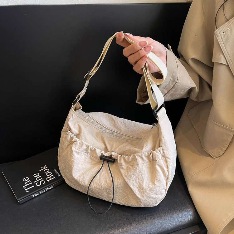 2024 New Niche Designer Bags for Women, Pleated Underarm Cloud Baguette Bag, Single Shoulder Down Bag