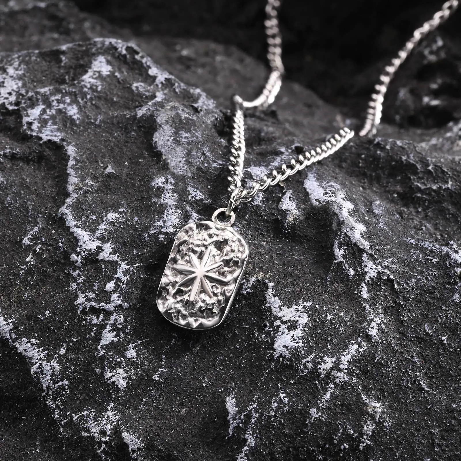 Mens Dog Tag Necklaces Stylish Hammered Stainless Steel Eight Point Star Pendant Collar Birthday Party Gifts for Him 250729