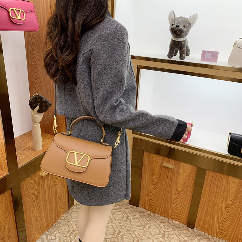 Designer bag free shipping Leather light luxury handbag chain new fashionable and versatile classic armpit bag for women white brown