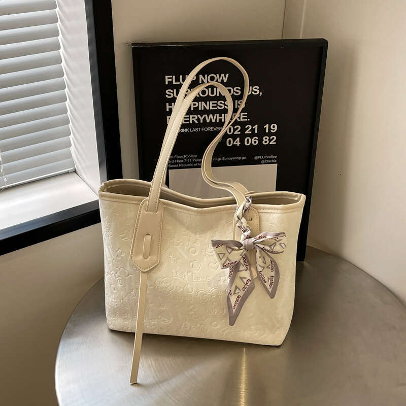 Textured Tote for Women 2025 New Large Capacity Versatile Commuter Fashionable Trendy Shoulder Casual Class Bag