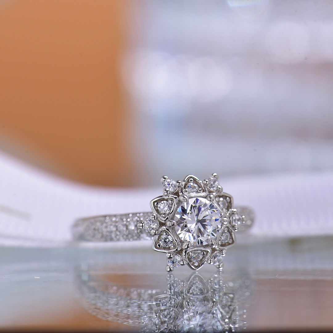 Snowflake - style Moissanite Ring - 0.5ct Center Stone, 925 Sterling Silver, Exquisitely Sparkling, Perfect Gift for Valentine's Day or Weddings