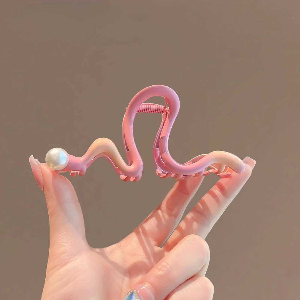 Women Rainbow Love Large Hair Claws Elegant Pink Ponytail Hair Crab Colorful Shark Clip for Girls Hairpin Hair Accessories Gifts Z250729