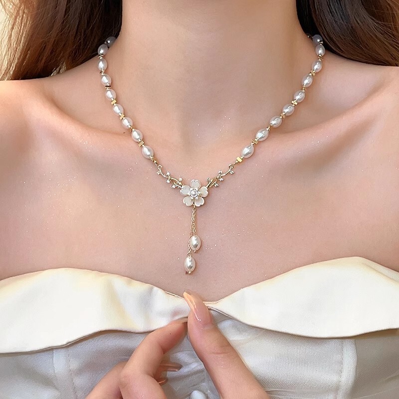 Flower Pearl Pendant Accessories Women's Light Niche Necklace High-end Clavicle Chain 2025 New Style Jewelry for Women