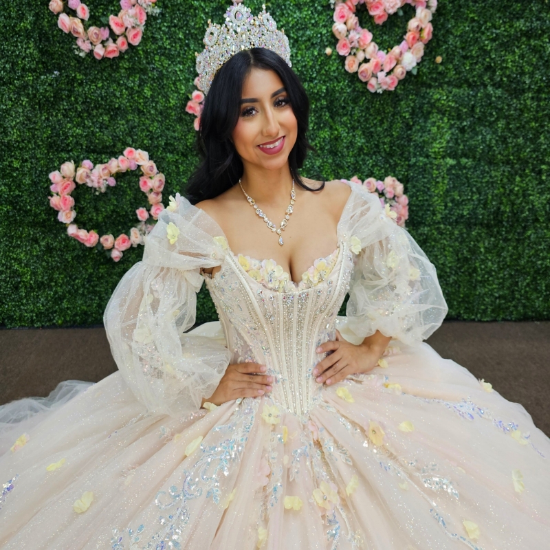 Light Champagne Shiny Quinceanera Dresses Off The Shoulder Appliques Flower Beads Tull Puff Sleeve Ball Gown Vestidos De 15 Anos Sweet 16 Dress