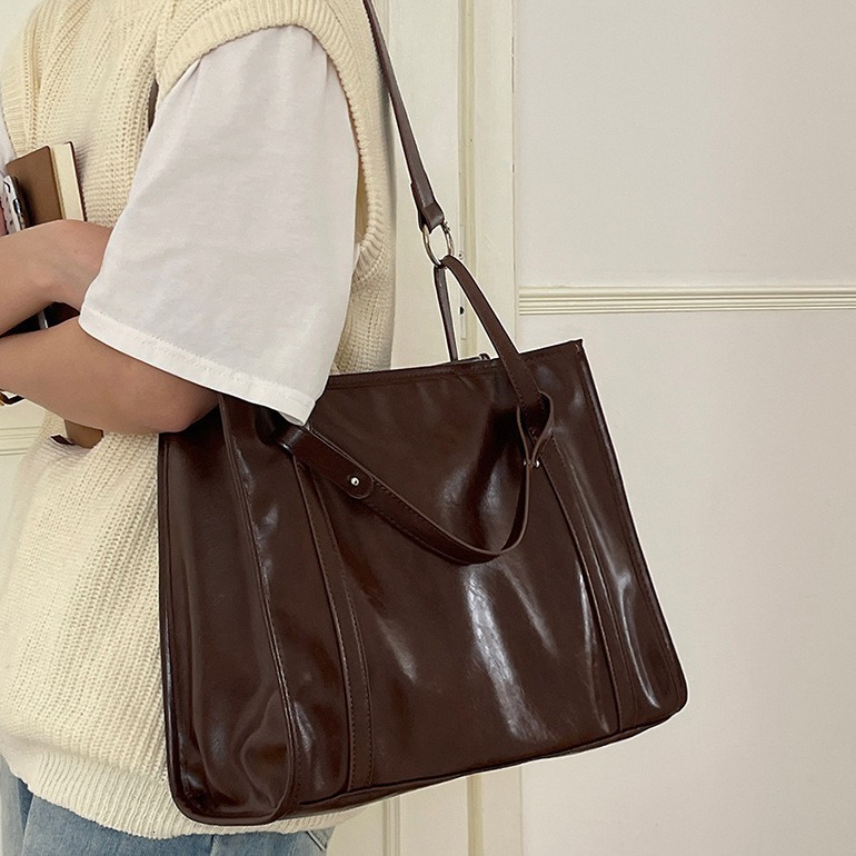 Designer Bag Minimalist Retro Texture Large Luxury Bag Capacity Commuter Bag Square Student Versatile Tote Bag Handheld Shoulder Crossbody Bag Trendy 