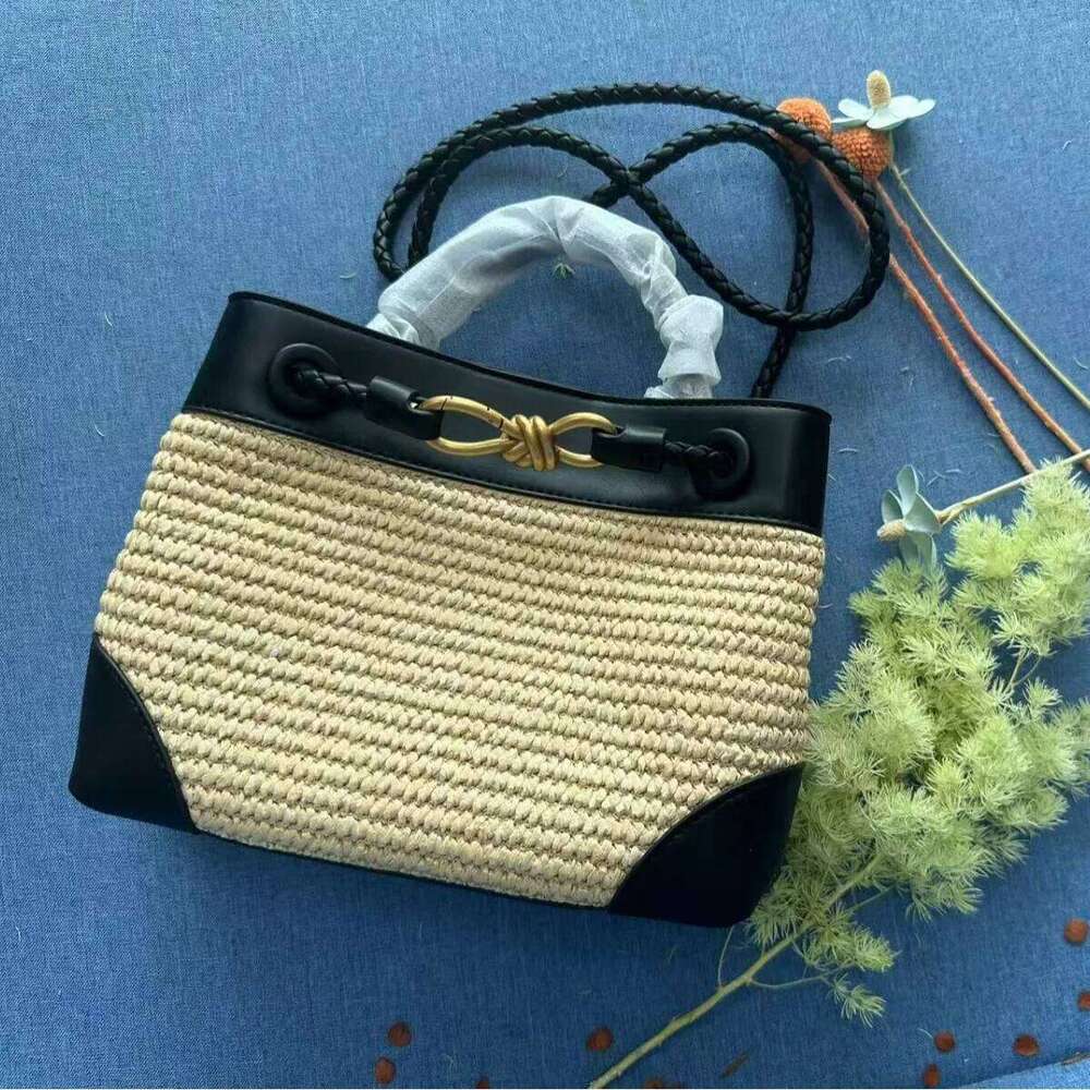 French straw woven 2025 summer new niche design splicing PU vintage one-shoulder crossbody bag fashionable ladies handbag