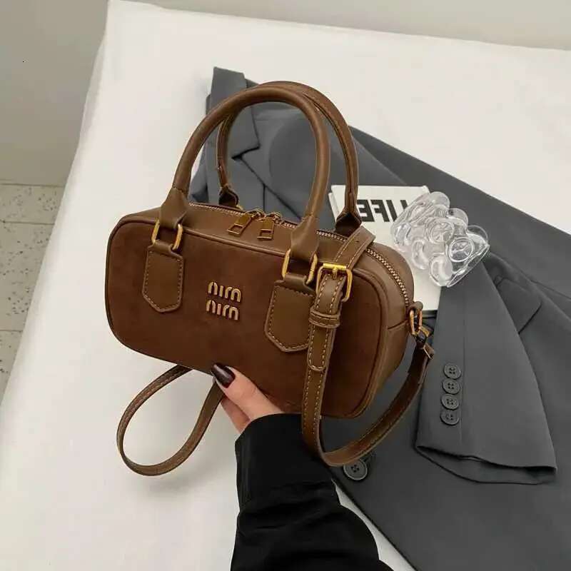Free Delivery Fi Frosted Bowling Wens Shoder Crossbody New Vegan Veet Ladies and Purses Mini Square Box Handbags Z250206 designer Bag tote bag