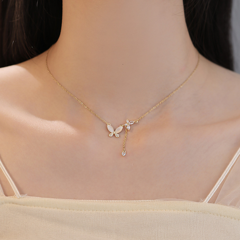 2025 New Micro Inlaid Double Butterfly Pendant Necklace Niche Design Light High-end Clavicle Chain Elegant Accessories Jewelry for Women