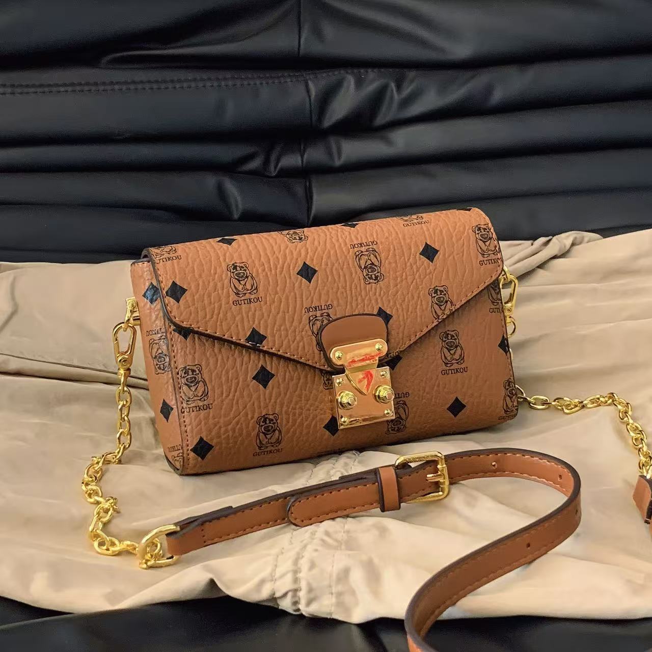 DHAL Gutiko 2025 New Women's Crossbody Phone High-end Fashion Envelope Trending Chain Bag This Year