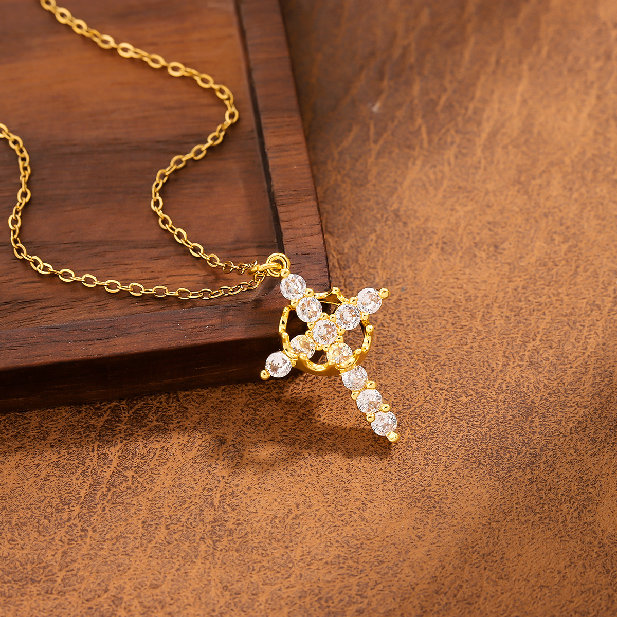 Hot Selling Dia-Studded Cross Pendant for Women, Rotatable Fashionable Versatile Light Crown Necklace Clavicle Chain Jewelry for Women