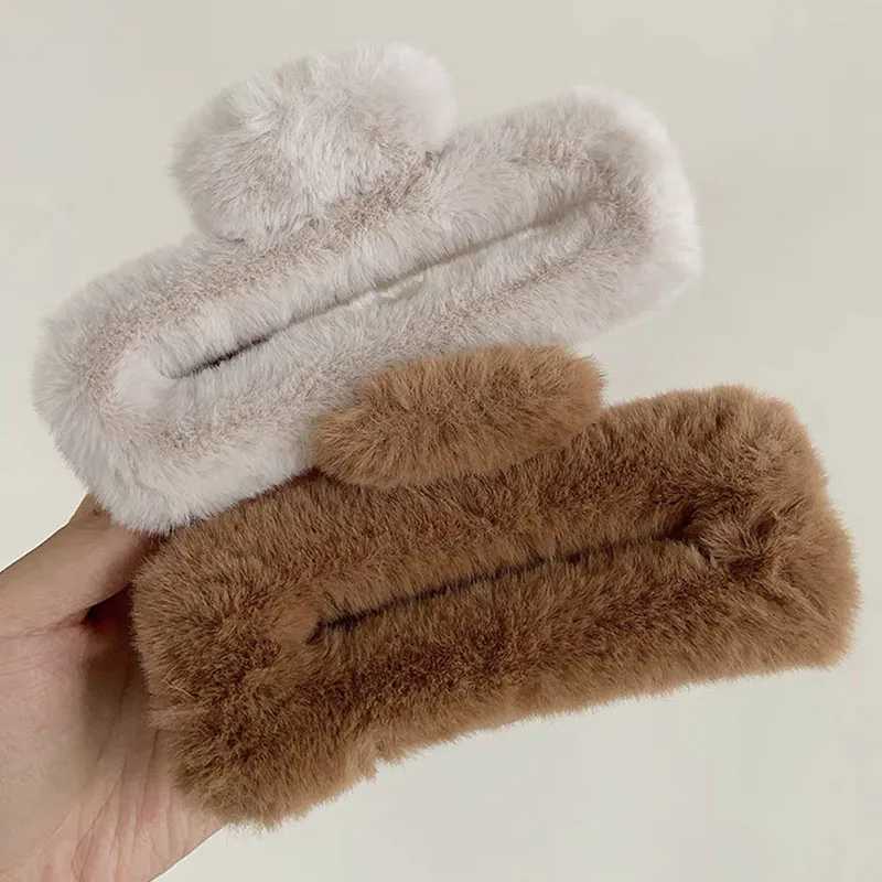 Winter Plush Square Hair Claw for Women Korean Elegant Acrylic Hairpins Faux Fur Hair Clip Pink Barrette Crab Hair Accessories Z250729