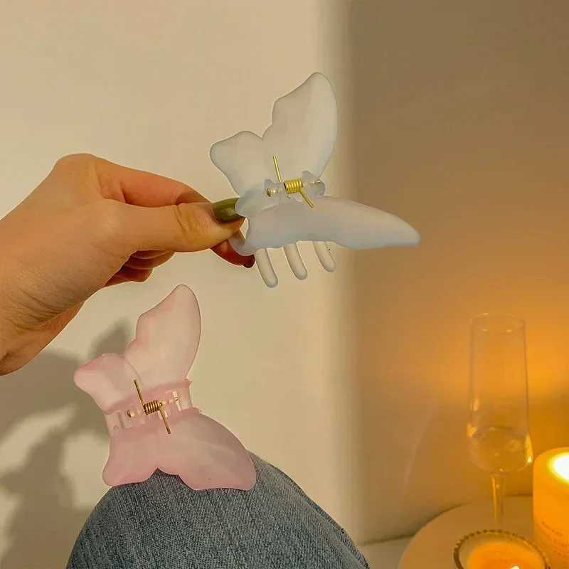 Butterfly Acrylic Hair Claw for Women Girls Solid Color Sweet Matte Hair Clips Crab Simple Fashion Korean Chic Hair Accessories Z250729