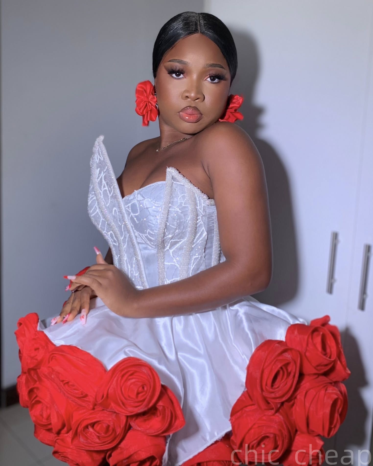 Chic White Red Cocktail Dress Beaded Flowers Satin Ball Gown Short Mini Graduation Homecoming Dresses For Special Occasions Sweetheart Gowns ZJ034