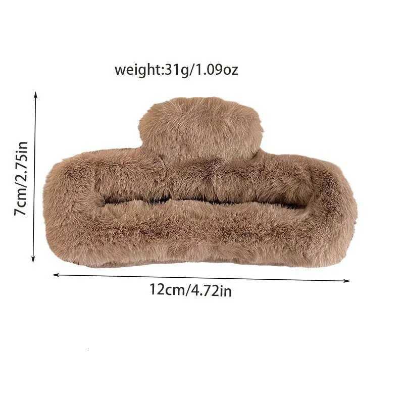 Winter Plush Square Hair Claw for Women Korean Elegant Acrylic Hairpins Faux Fur Hair Clip Pink Barrette Crab Hair Accessories Z250729