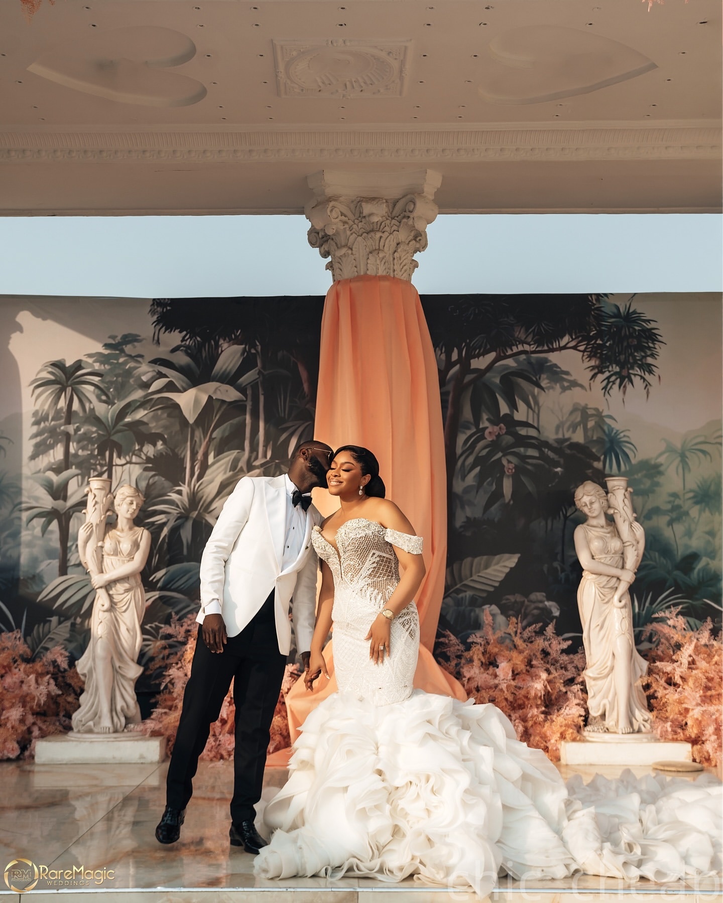 2025 Aso Ebi Plus Size Ivory Mermaid Wedding Dress Lace Beaded Crystals Tiers Organza Vintage Bridal Gowns Dresses ZJ0680
