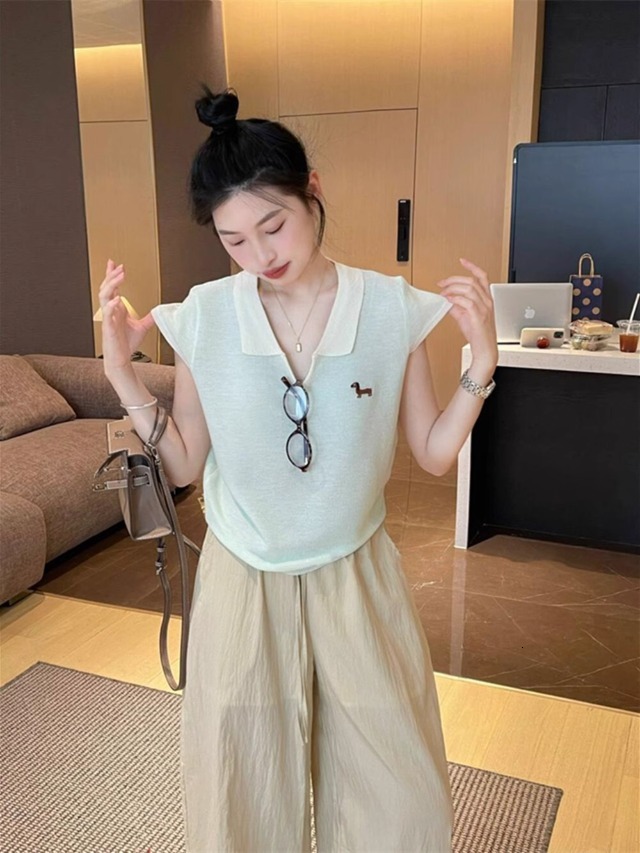 2025 Blue Ice Silk Collar Women's T-shirt Summer Regular Shoulder Color blocked Embroidered Short Sleeve Knitted V-neck Short Top New Designer T-