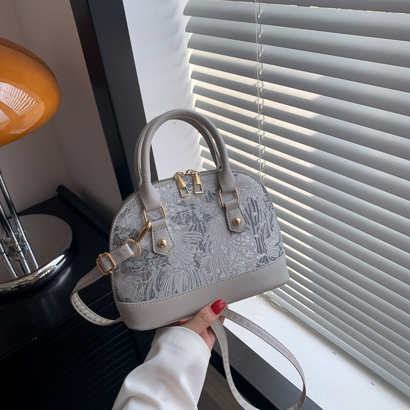 New Chinese retro women's handbag, casual shoulder bag, designer bag, commuting large capacity women's crossbody bag