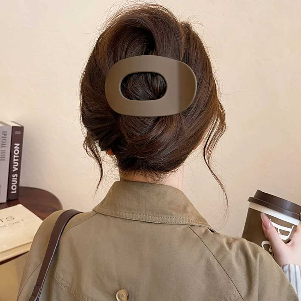 Pc Hair Claw Clip for Women New Design Leopard Matte Curved Flat Styling Barrettes Acrylic Lying Down Hair Accessories Z250729