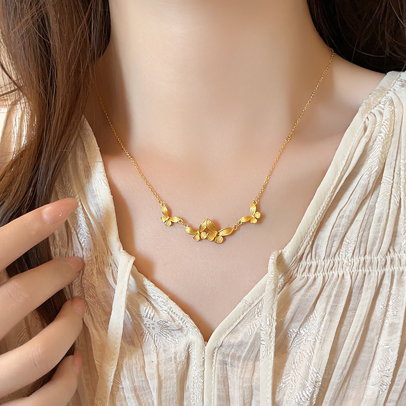 French Style Gold Butterfly New Niche Design Light High-End Clavicle Chain Elegant Fashion Versatile Necklace Jewelry for Women
