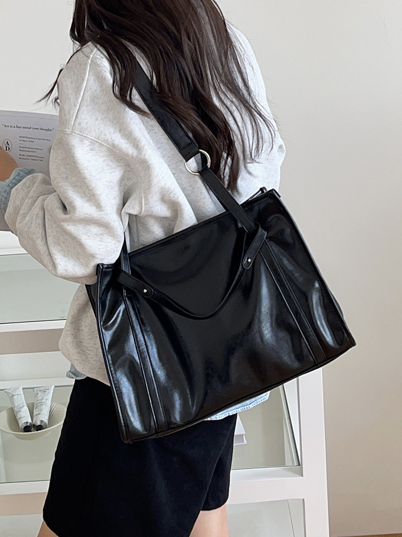 Designer Bag Minimalist Retro Texture Large Luxury Bag Capacity Commuter Bag Square Student Versatile Tote Bag Handheld Shoulder Crossbody Bag Trendy 