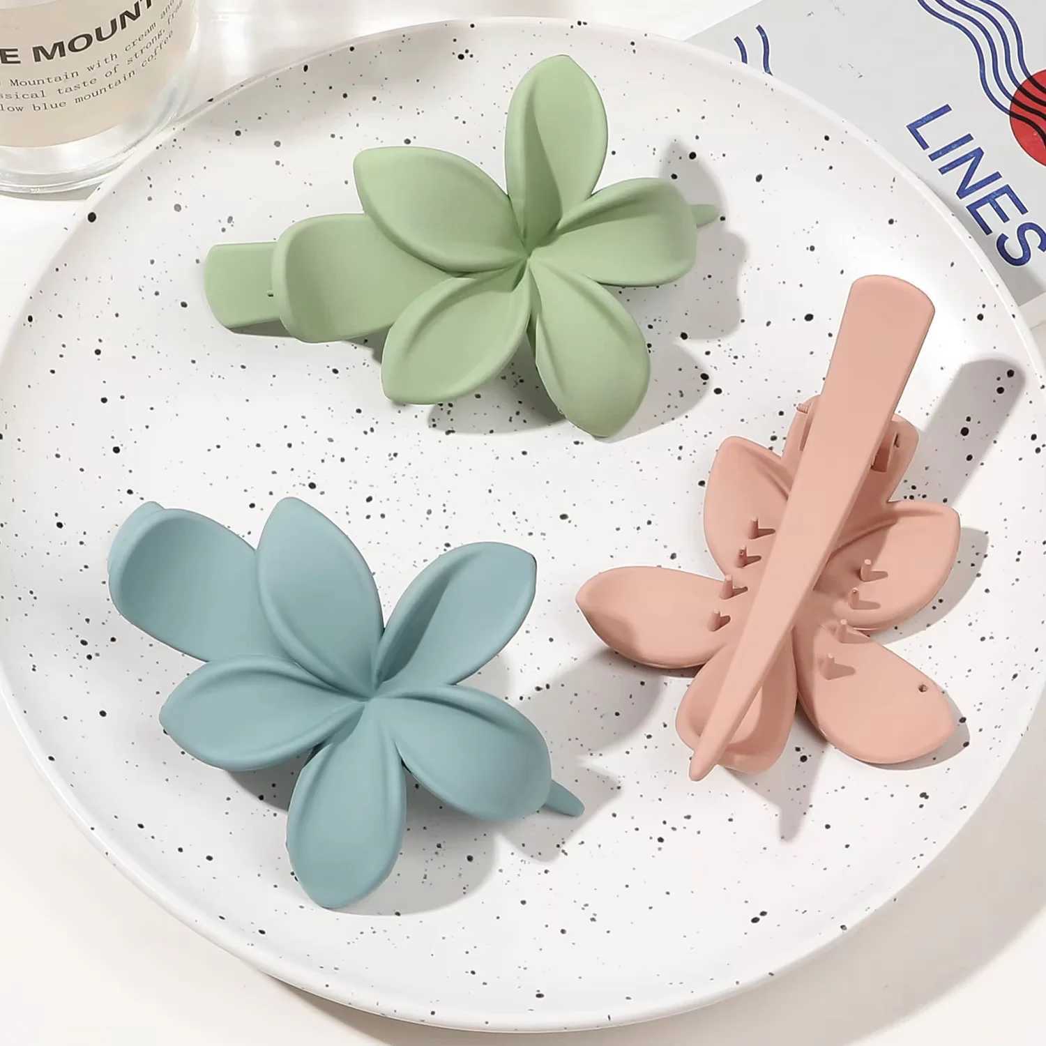 Fashion Frosted Plastic Flower Shape Hair Clips Girls Hair Claw Duckbill Clip Cute Hair Accessories No-Slip Barrettes Hairpins Hair Accessories Z25072