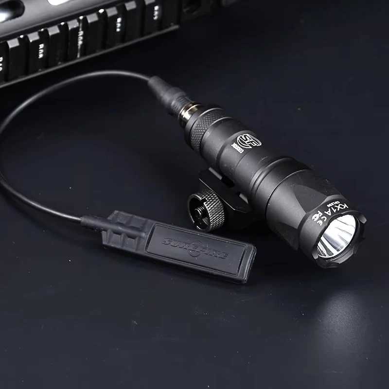 Tactical M300A M300 Tactical Flashlight Mini Weapon Scout Hunting LED Light Fit 20MM Rail Momentary On Constant On Tail XJ250728