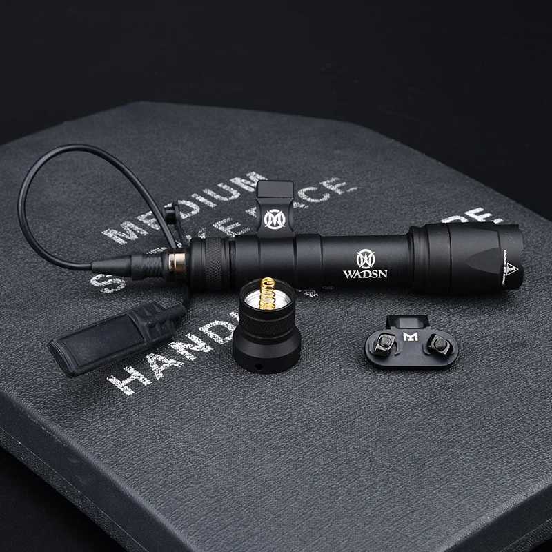 WADSN M600 M640C Tactical Flashlight 800 Lumens White LED Scout Light Fits 20mm Picatinny Rail Hunting Weapon Airsoft Accessory XJ250728