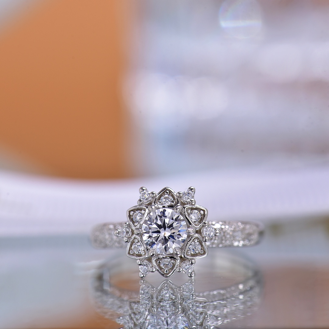 Snowflake - style Moissanite Ring - 0.5ct Center Stone, 925 Sterling Silver, Exquisitely Sparkling, Perfect Gift for Valentine's Day or Weddings