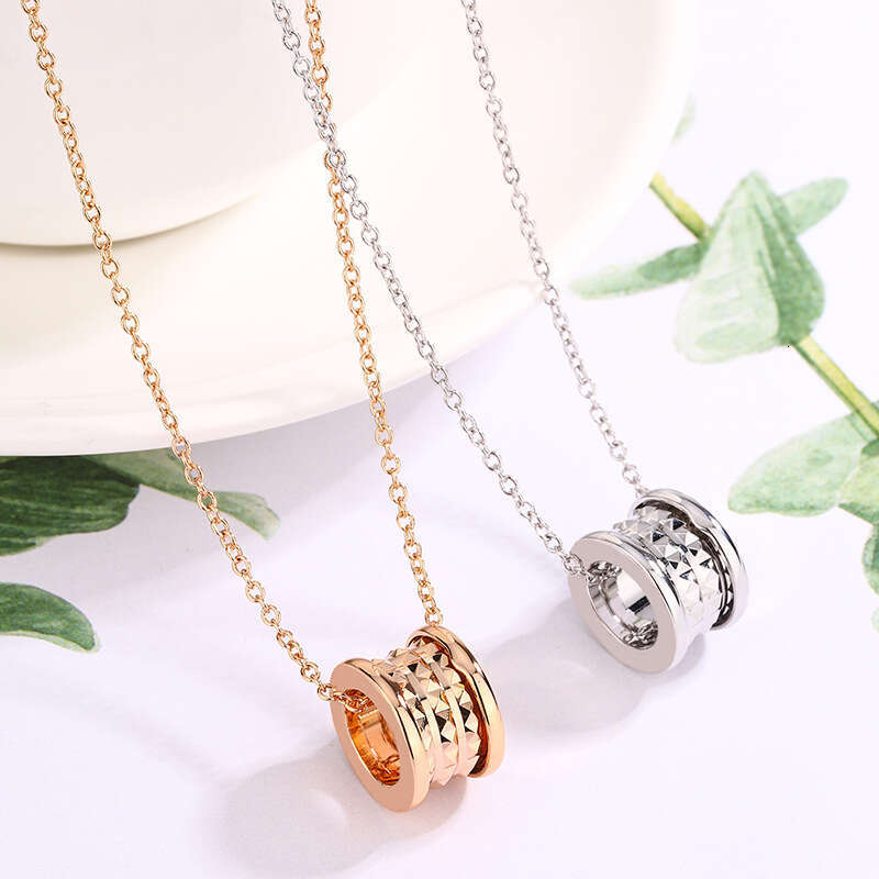 V High Edition Necklace for Women, Rose Gold Plated, High-End Light Rivet Small Waist Pendant