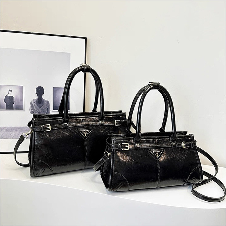 Designer bag shoulder bag luxury bag crossbody bag luxury women's wallet 2025 new designer zipper fashion chain armpit bag hand-held moon bag high quality