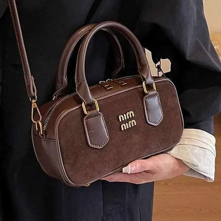 Free Delivery Fi Frosted Bowling Wens Shoder Crossbody New Vegan Veet Ladies and Purses Mini Square Box Handbags Z250206 designer Bag tote bag