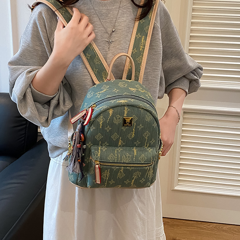 This new printed soft leather versatile and trendy small backpack is simple, fashionable, trendy and stylish for commuting. It's a stylish crossb