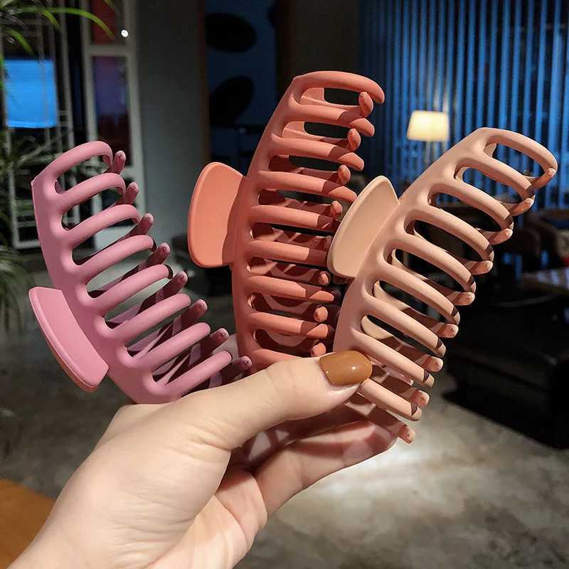 2025 Korean Solid Big Hair Claws Elegant Frosted Acrylic Hair Clips Hairpins Barrette Headwear for Women Girls Hair Accessories Z250729
