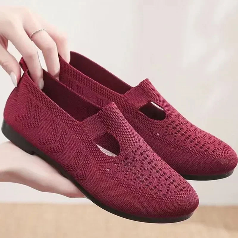 Fashionable and Breathable Summer Mesh Lightweight Mother Shoes Slip on Flat Casual Non Slip Sports Vulcanized Shoes for Women 250724