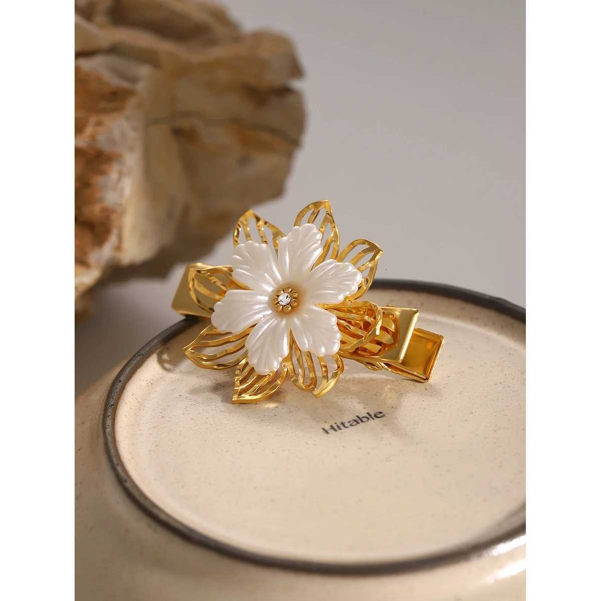 Uworld Statement Stainless Steel Acetate Sheet Flower Hollow Flower Hairpin Hair Accessories Waterproof Fashion Jewelry Hair Clip Z250729