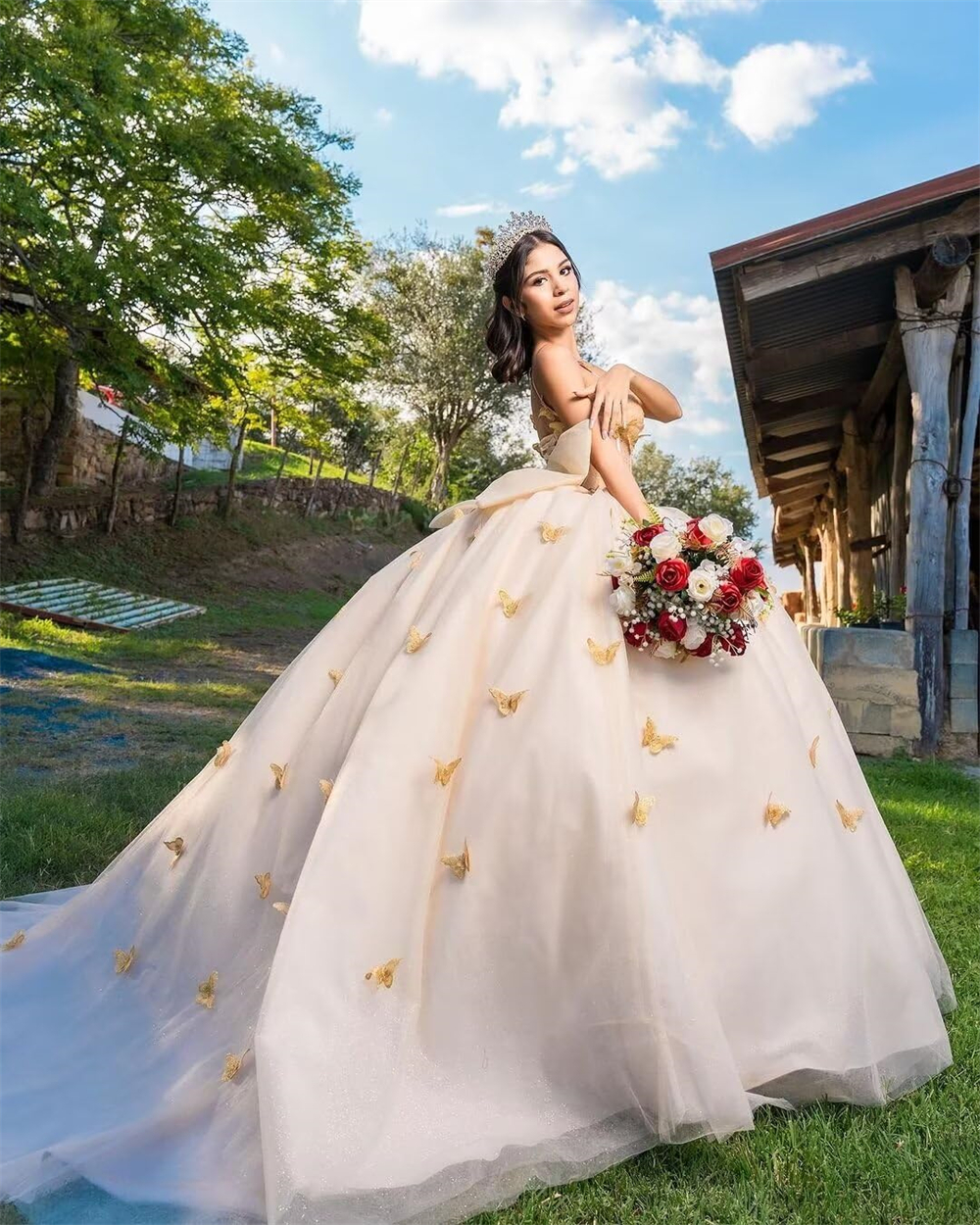 Ball Gown Quinceanera Dresses Gold Butterfly Big Bow Spaghetti Strap Tulle Lace-up Plus Size Sweet 15 16 Princess Birthday Party Gowns Vestidos De 15 