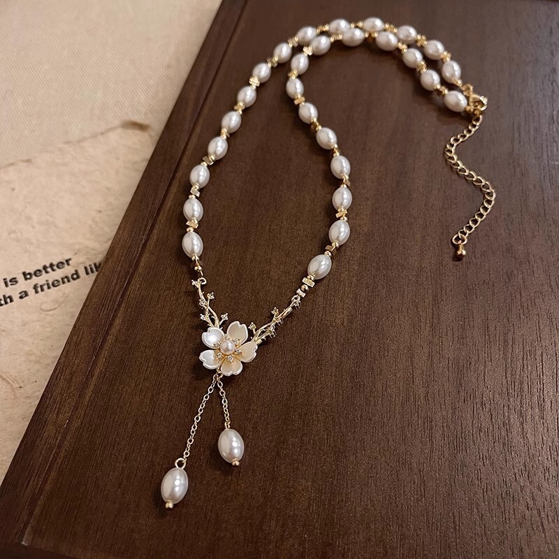 Flower Pearl Pendant Accessories Women's Light Niche Necklace High-end Clavicle Chain 2025 New Style Jewelry for Women