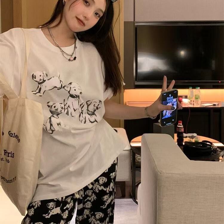 Chic Lightweight Shortsleeves for Female Comfort During Warm Season