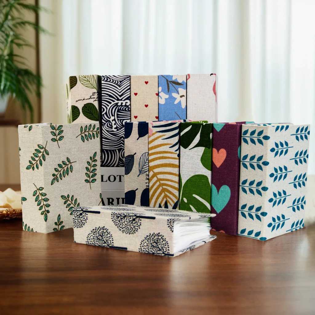 This exquisite 100-page photo album adorned with printed fabric covers and measuring 6 inches is an ideal holiday gift. Z250729