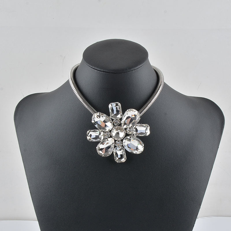 New Exaggerated Oversized Crystal Flower Collar With Retro Temperament High-end Personalized Collar Choker Chain for Women Lady