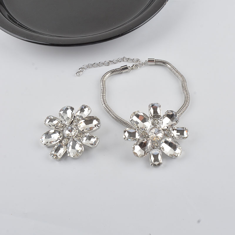 New Exaggerated Oversized Crystal Flower Collar With Retro Temperament High-end Personalized Collar Choker Chain for Women Lady