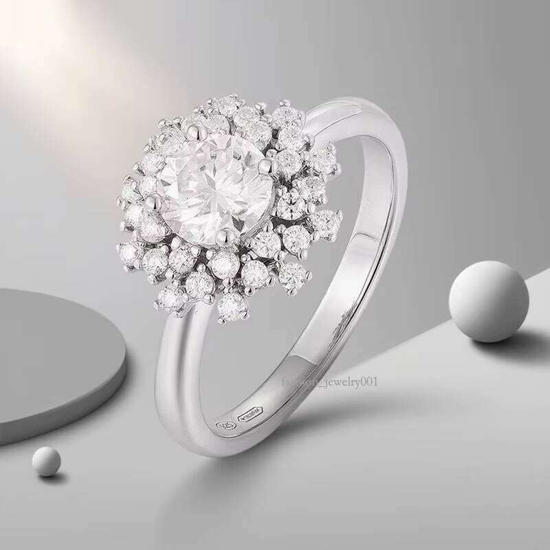 Luxurious Jewelry Women's Wedding Chrysolite Exquisite Flower Design Ring Manufacturer