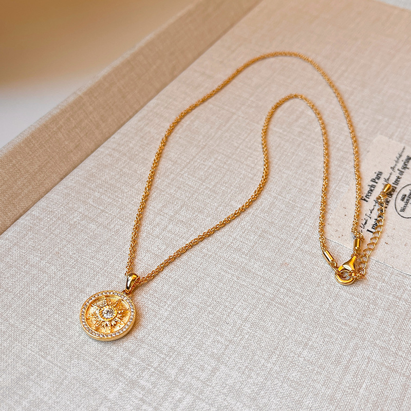 Traditional Inlaid Dia Round Suower Gold-Plated Necklace for Women 2025 New Style Elegant Sweater Chain Light High-End Feel Jewelry for Women