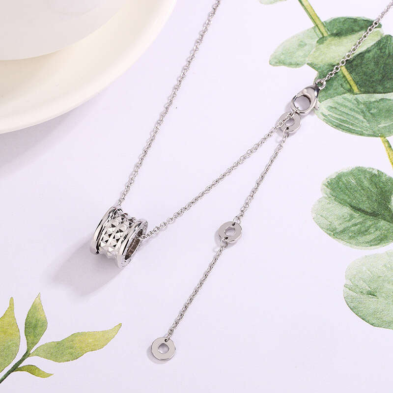V High Edition Necklace for Women, Rose Gold Plated, High-End Light Rivet Small Waist Pendant