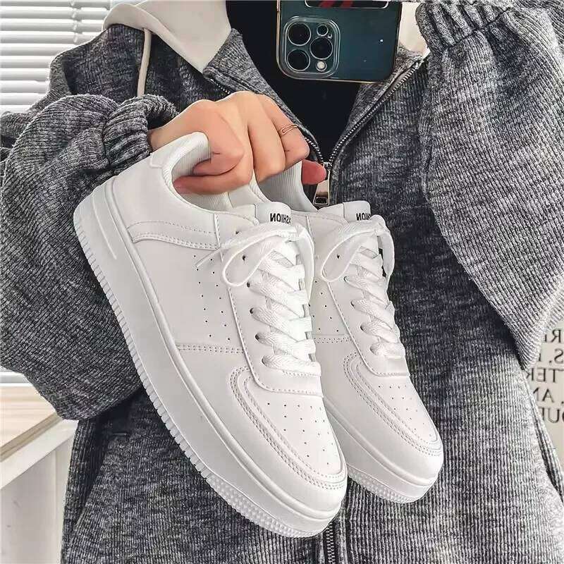 New men's 2025, pure white sports shoes for handsome and casual young students in spring.